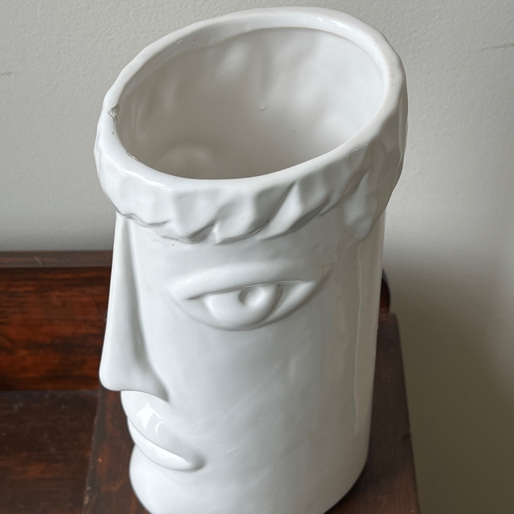 Sculptural Face Vase - Picture 6 of 7